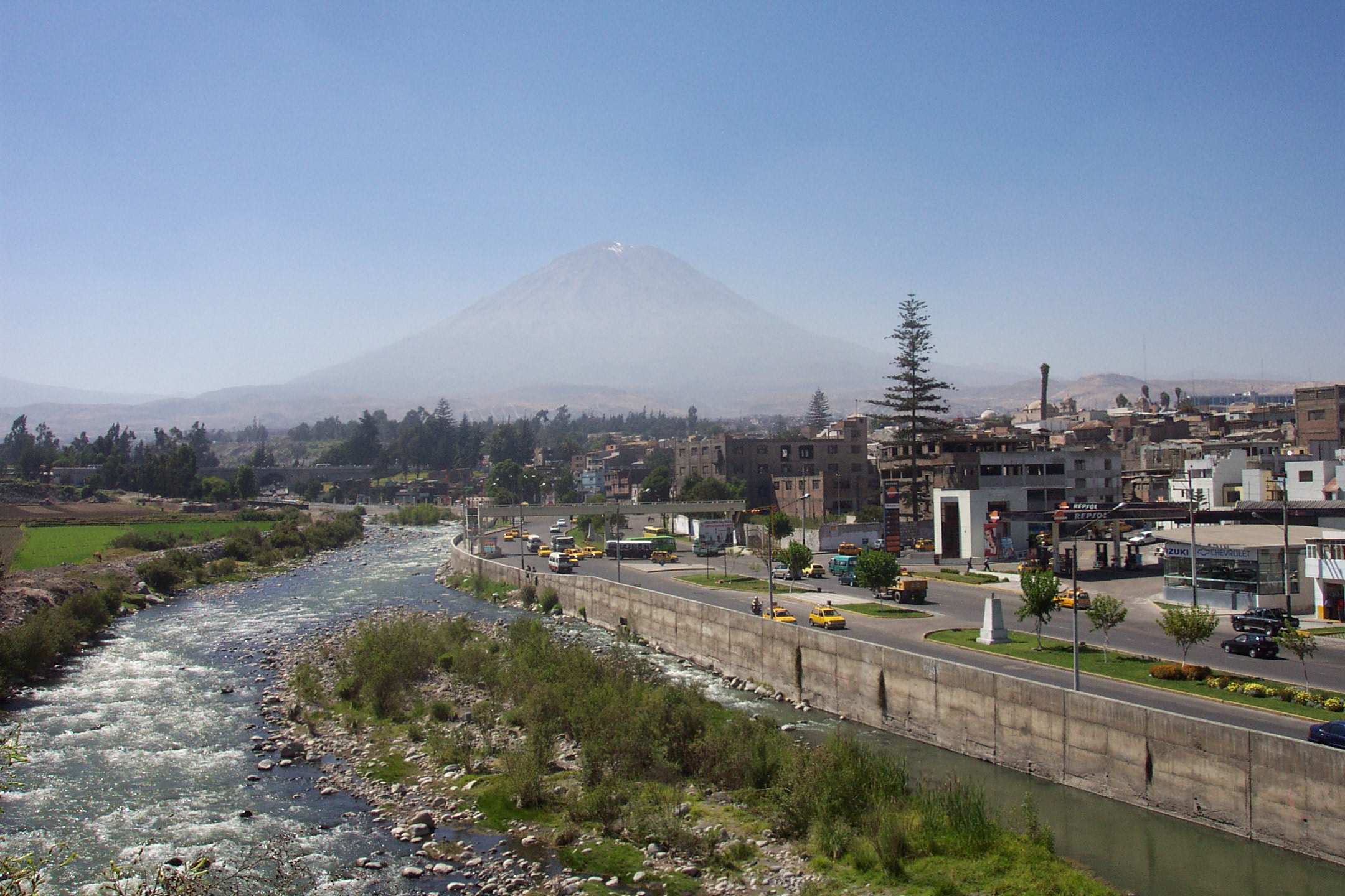 Vista del Centro Histórico de Arequipa, Avenida La Marina