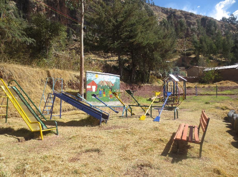 Implementacion del parque infantil en Antabamba
