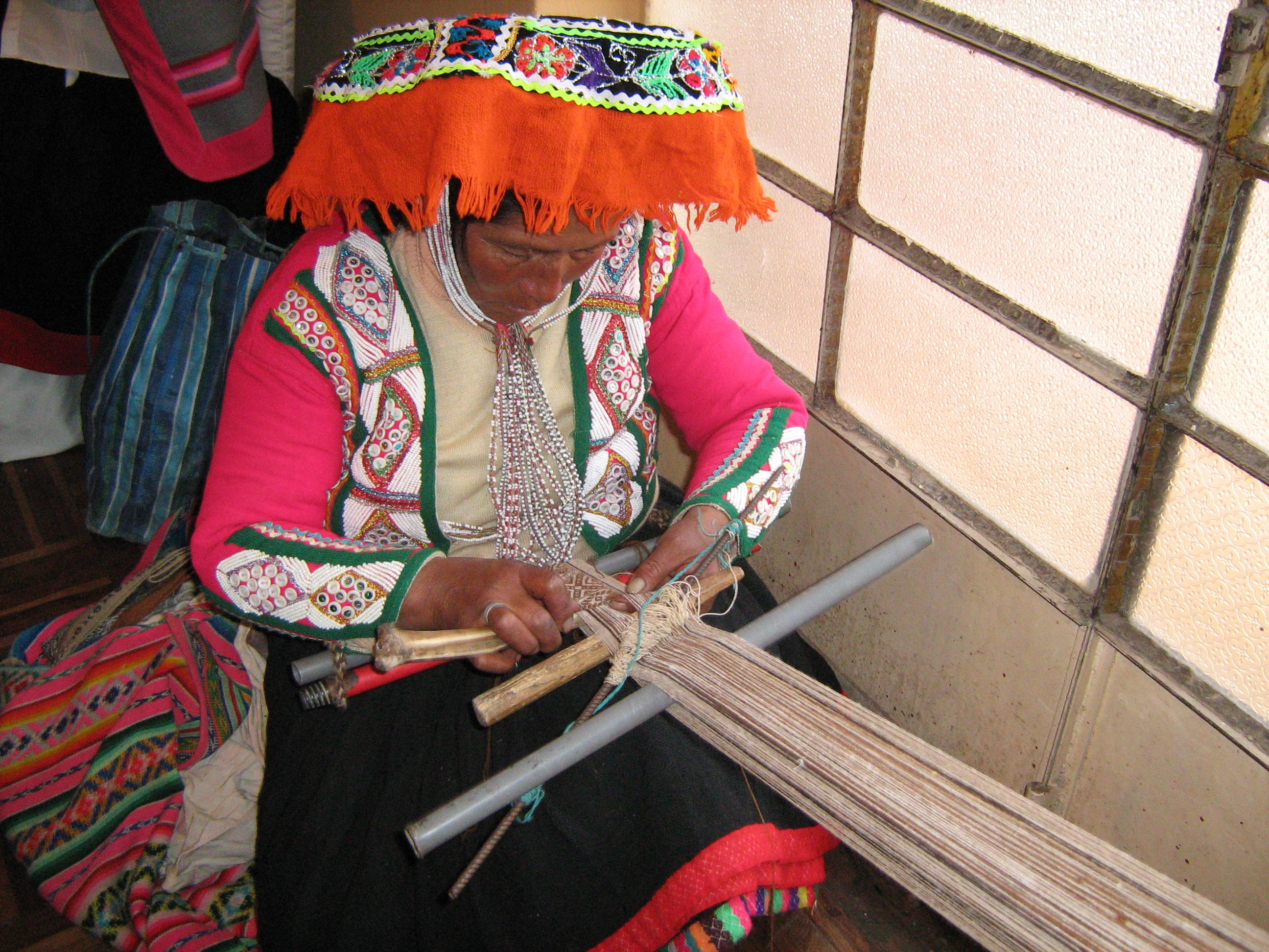 Artesana trabajando